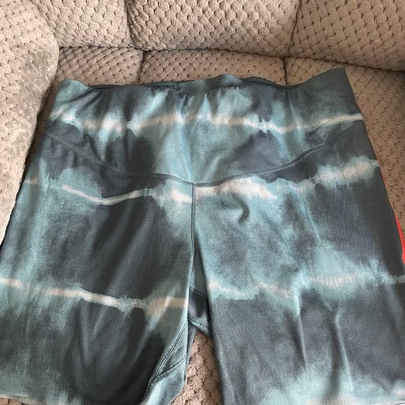 Nike Biker Shorts - Picture 1 of 3